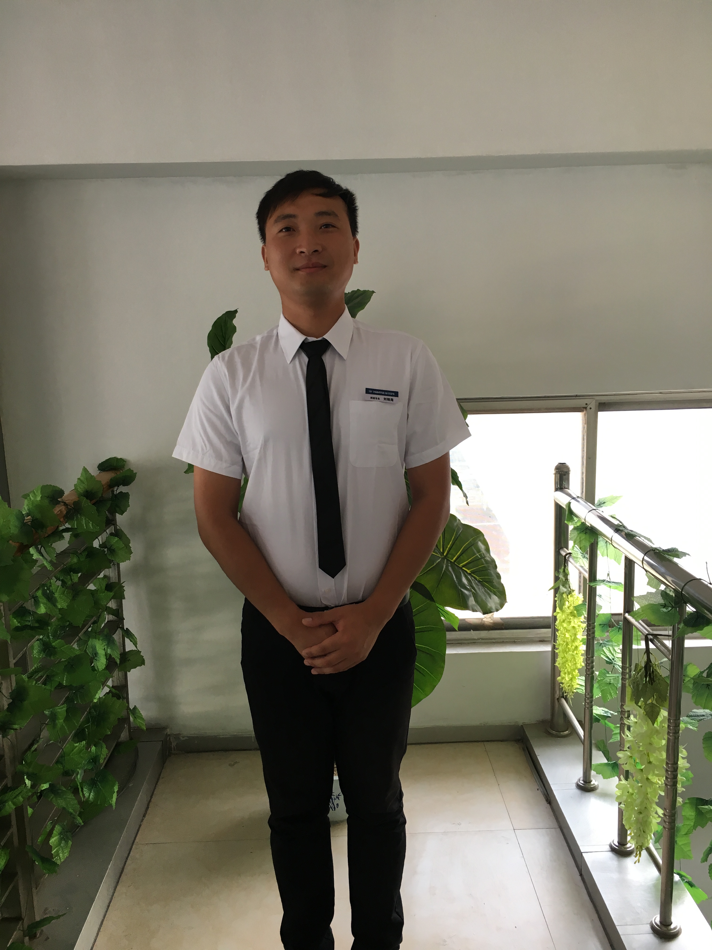 刘锦海 联系电话 400-892-3525 销售理念:细心服务每一位客户朋友