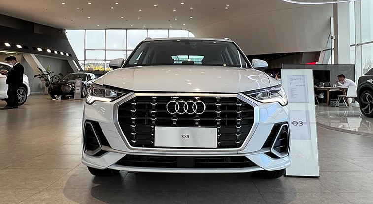 实拍奥迪q32023款35tfsi时尚动感型